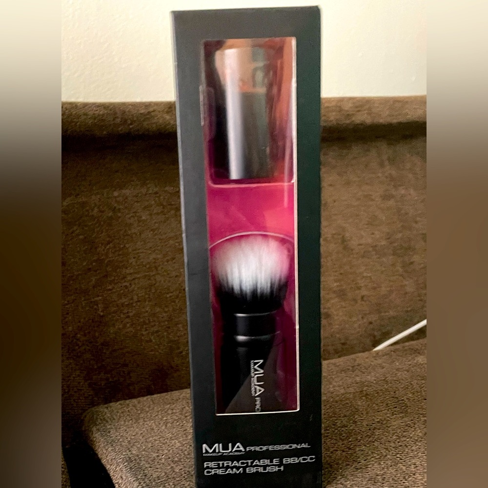 Retractable BB/CC Cream Brush